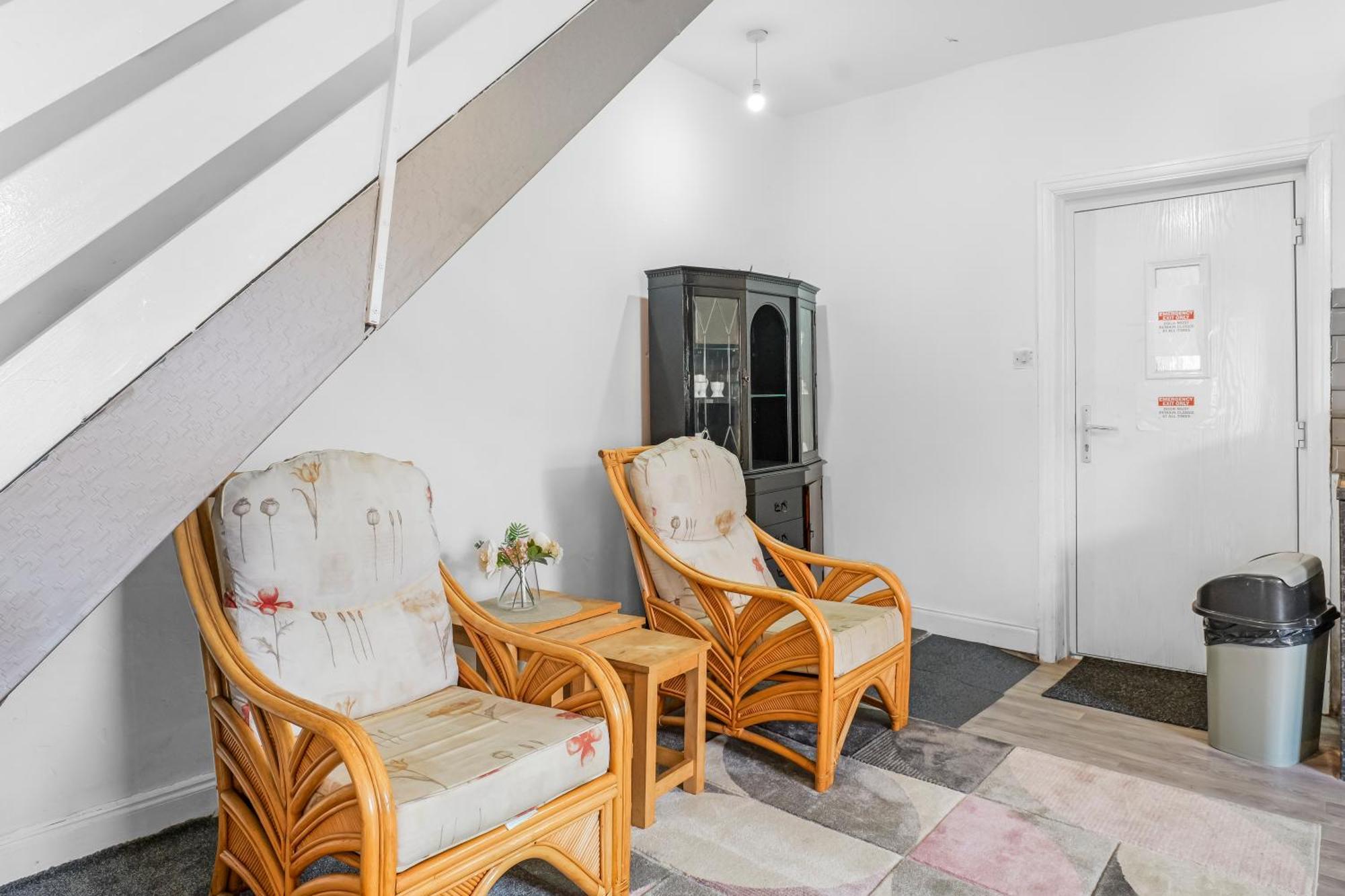Rochdale 3 Bedroom House 2 Bath With Free Parking Sleeps 7 ภายนอก รูปภาพ