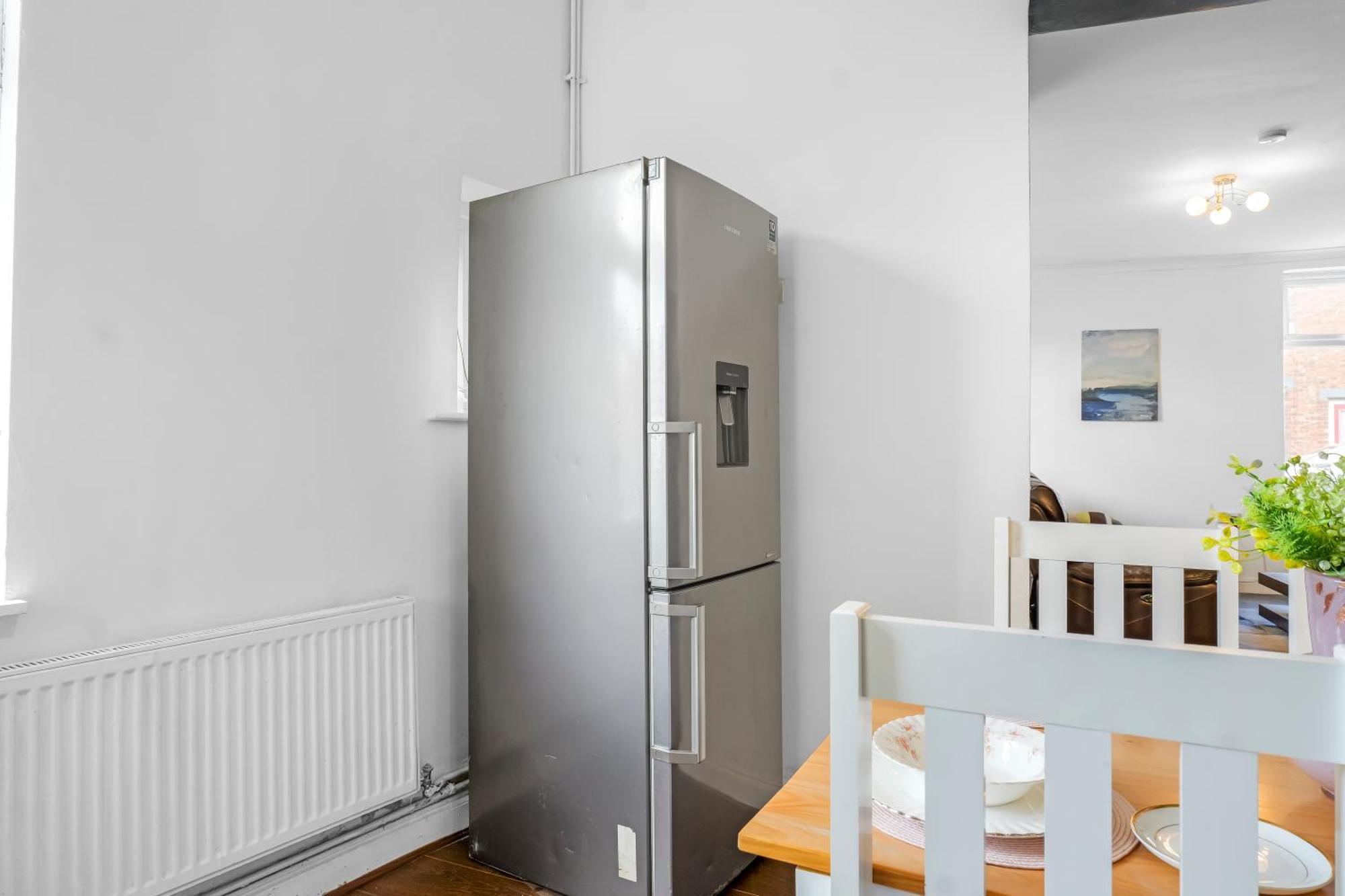 Rochdale 3 Bedroom House 2 Bath With Free Parking Sleeps 7 ภายนอก รูปภาพ